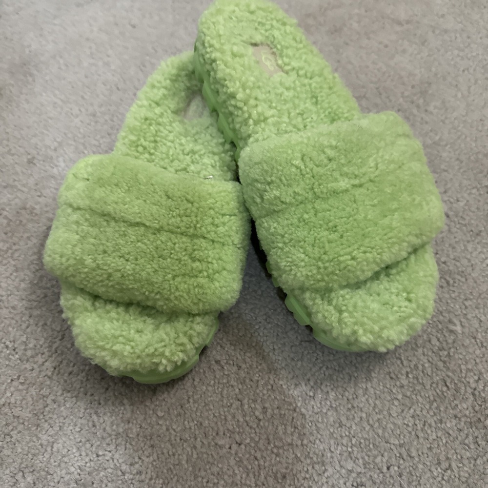 UGG COZETTA PARAKEET GREEN CURLY SHEEPSKIN SLIPPERS, US 8/ EUR 39 Very good